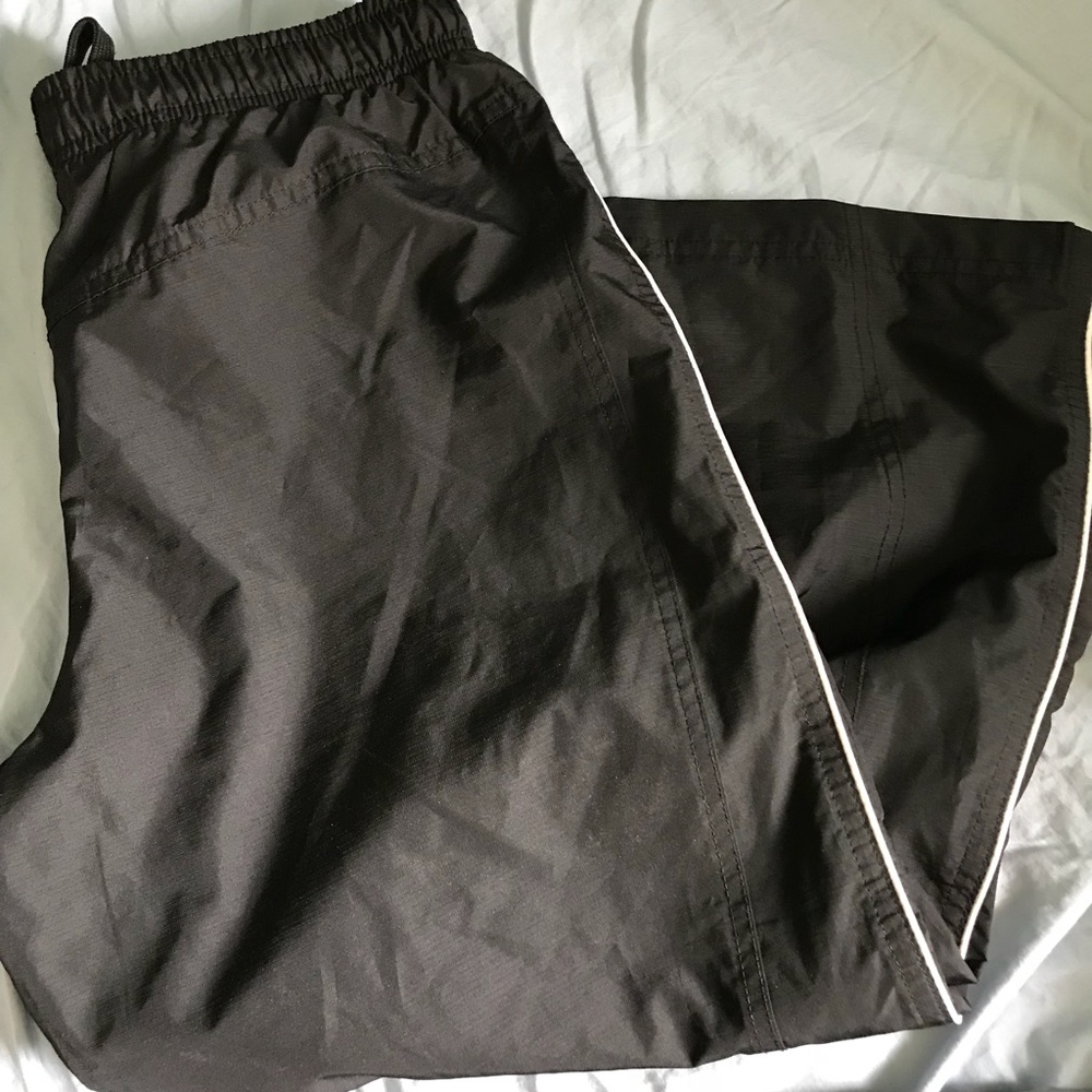 Black Capri pants